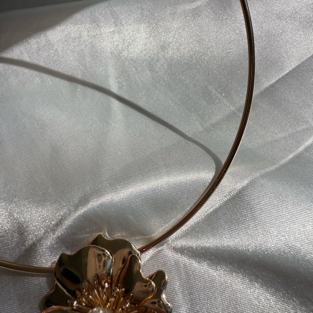 Zara lux unique adjustaby Gold Flower Necklace - Picture 5 of 10
